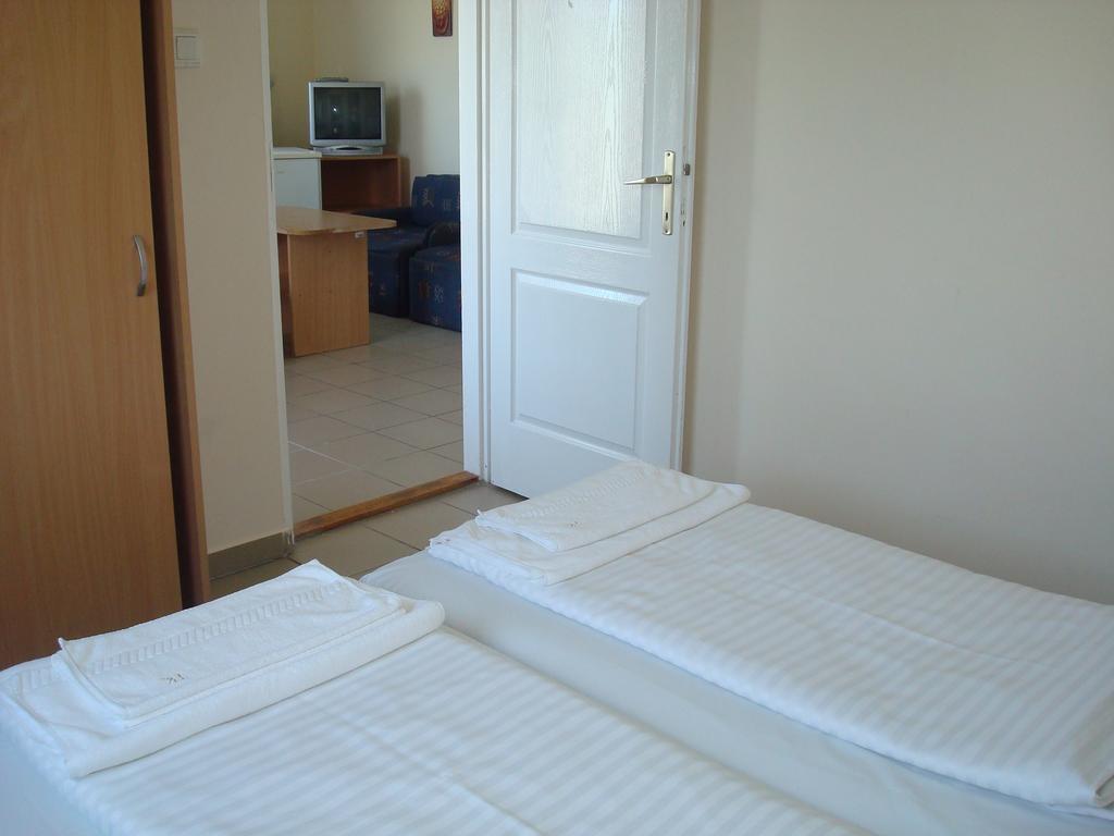 Termal Kemping Apartmanok Tiszaújváros Quarto foto