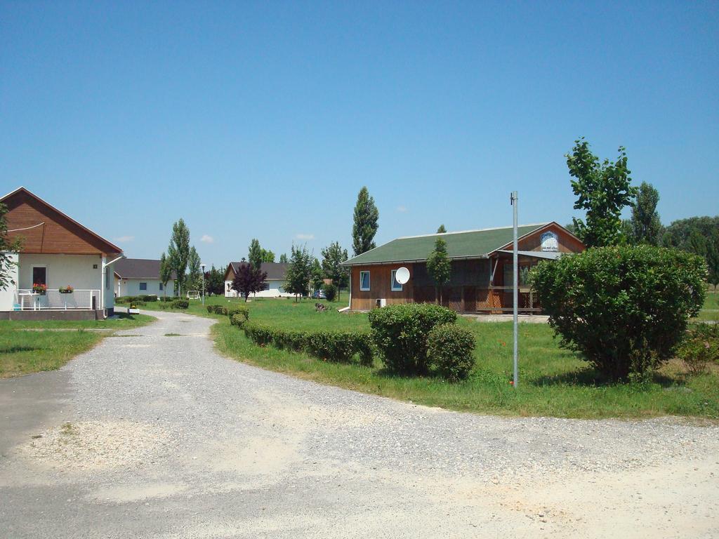 Termal Kemping Apartmanok Tiszaújváros Exterior foto